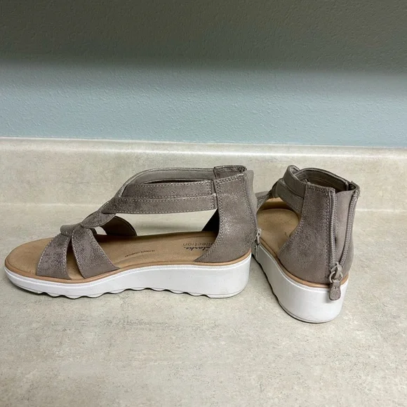 Clarks Silver and White Sandals with Minimalist Design - Picture 4 of 5